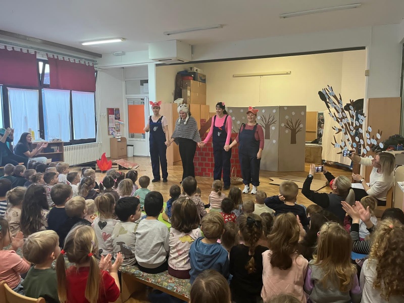 VUK I TRI PRAŠČIĆA - slika broj: 9